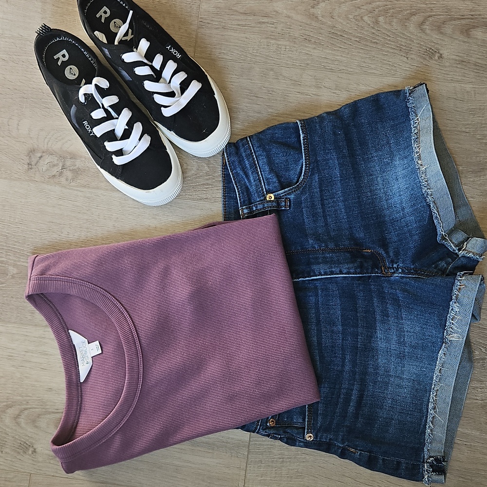 Pearl Cotton Ribbed Crewneck Tee In Purple - Picture 9 of 10
